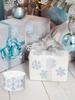 1 roll of 500 stickers, snowflake gift decoration label, roll pack of snowflake stickers, waterproof laser holiday decoration.