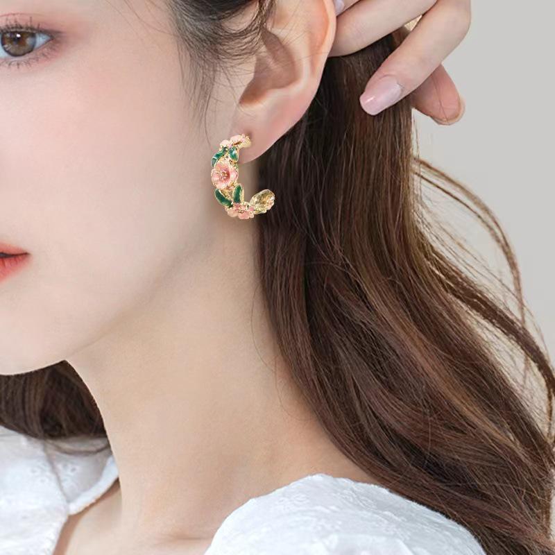 Romantic French Rose Drip-Glaze C-Shaped Stud Earrings: Elegant Light-Luxury Ear Cuffs for Women