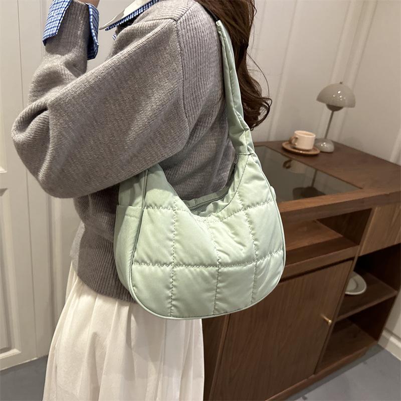 Gesteppte gepolsterte Schulter-Henkeltasche Damen Fashi Große Kapazität Textur Aufbewahrungstasche Einfache und vielseitige Pendler-Hobo-Tasche