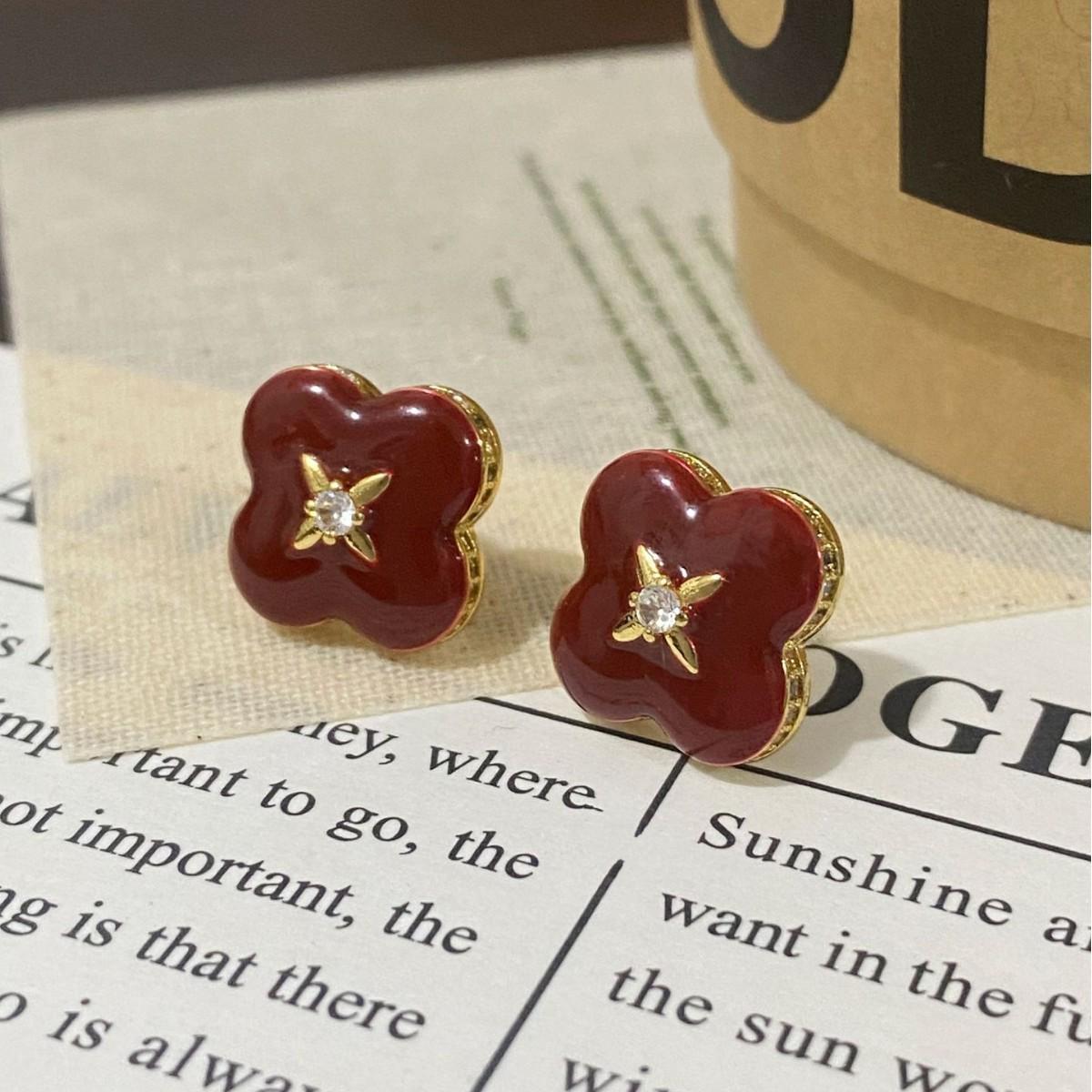 Luxury Retro Floral Red Wine Oil Painting Earrings: Exquisite High-End Fashion Accessories
