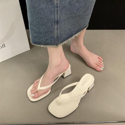 Dicke Hausschuhe Damen Oberbekleidung Sommer 2025 neu Koreanische Version Französisches Abendtemperament Fee Mode High-Heel-Flip-Flops