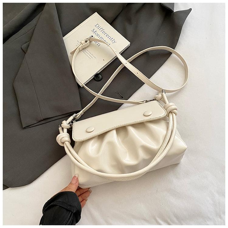 

Japanese classic pleated bag women s 2025 summer new messenger bag casual shoulder bag commuter versatile messenger bag белый