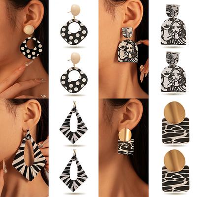 Boucles d'oreilles en cuir à pois rayés noir et blanc pour femmes Personnalité Boucles d'oreilles pendantes exagérées Cadeau Zircon simple haut de gamme