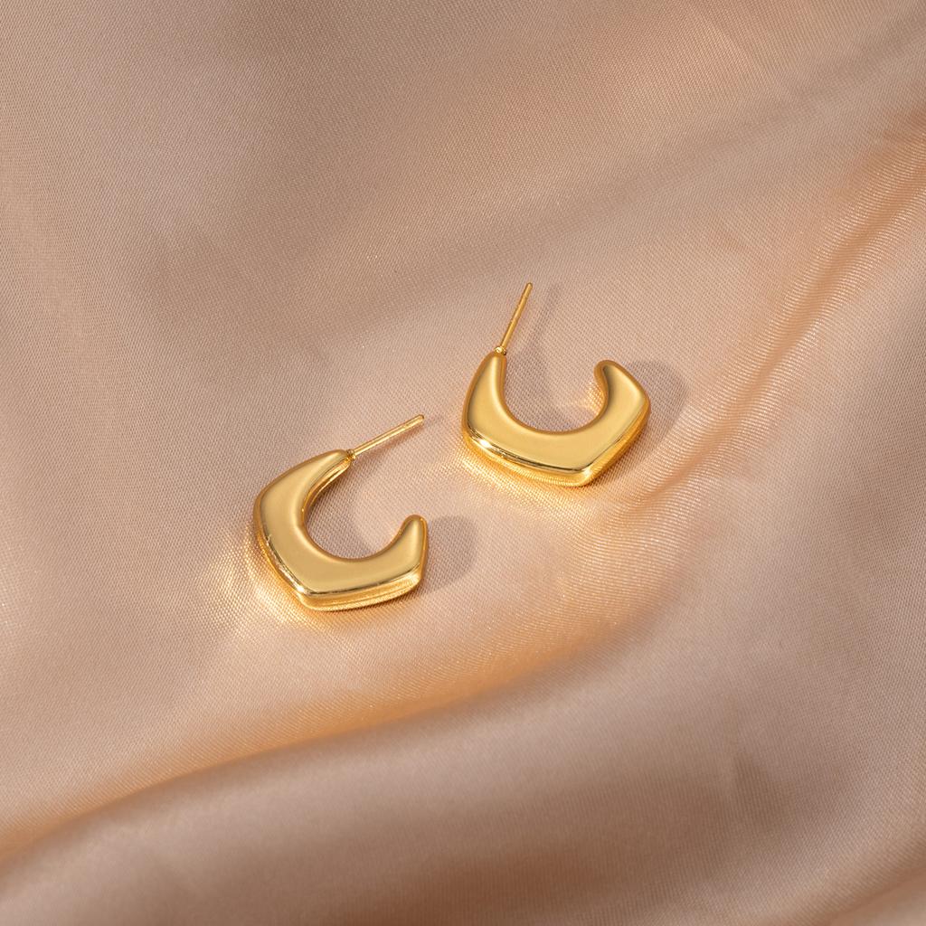 Metal Wind Geometric Hollow C-Shaped Stud Earrings Retro High-End Stainless Steel Earrings Personalized Atmosphere Earrings