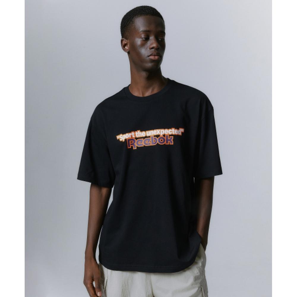 

ФУТБОЛКА REEBOK TEAM SPORTS С ГРАФИКОЙ ЧЕРНАЯ