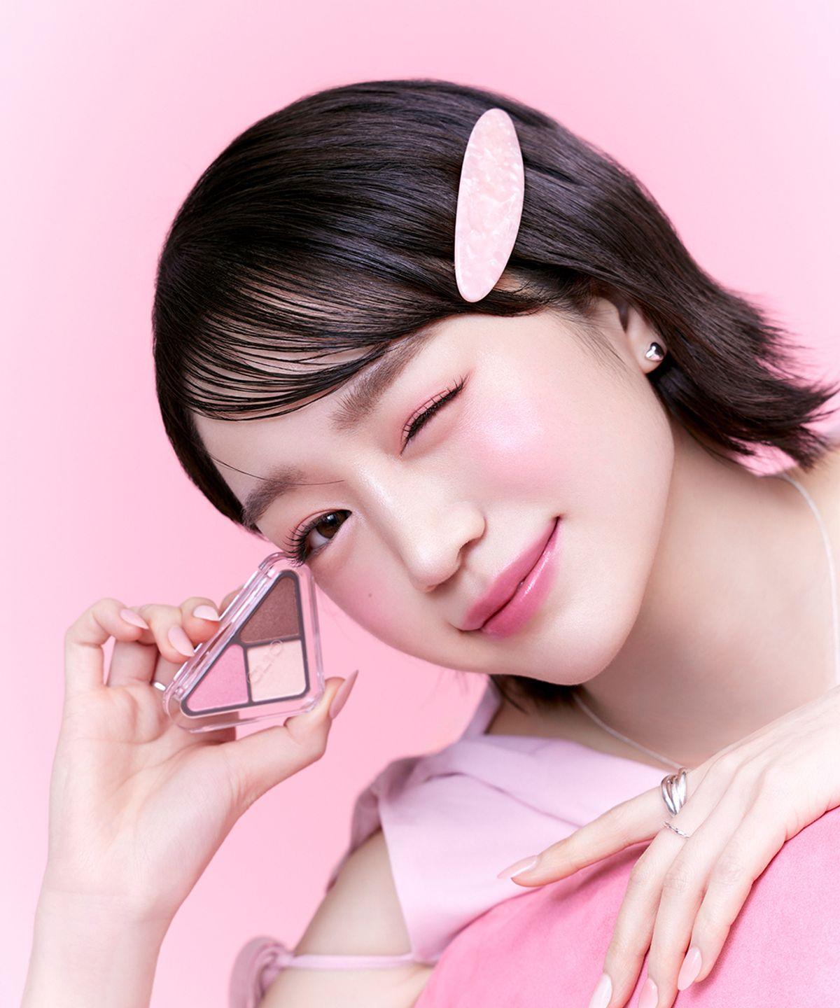 Essential Shadow Tab (Nos. 02, 05) 02 Rose Closer