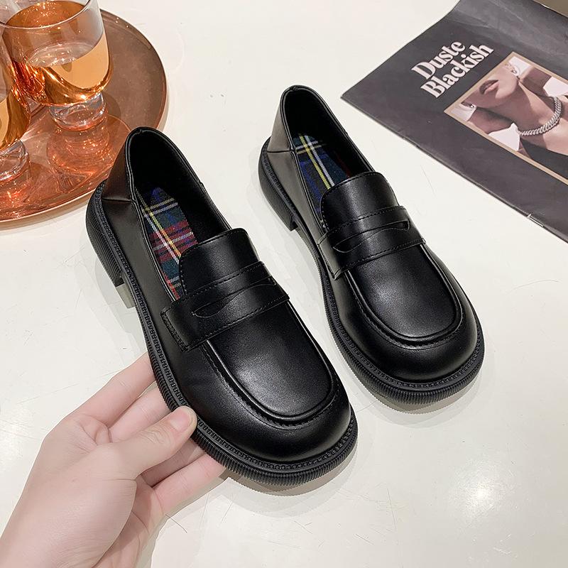 Cheap Thick-soled Black Big-headed Shoes In the Spring of 22, New College Style Love Solid Color