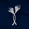 High-end Women's Niche Design Choker Brooch, Elegant Tulip-shaped Brooch with Exquisite Crystal Decoration.