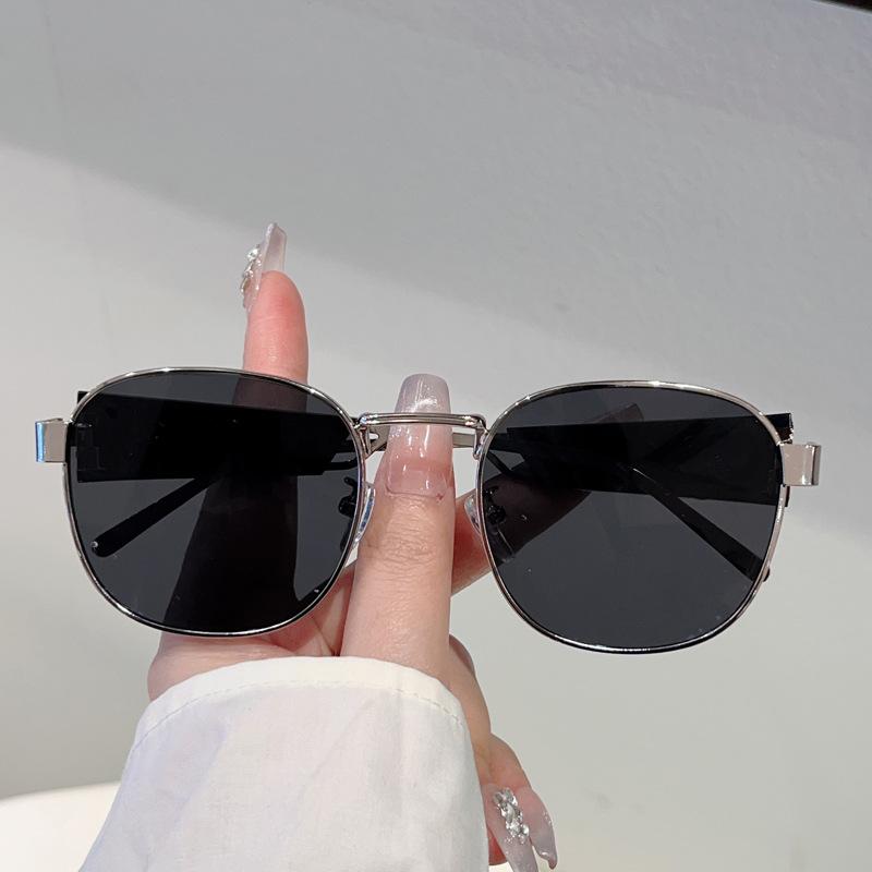 Wind metal oval frame fashion sunglasses light luxury retro advanced sense UV protection sunglasses