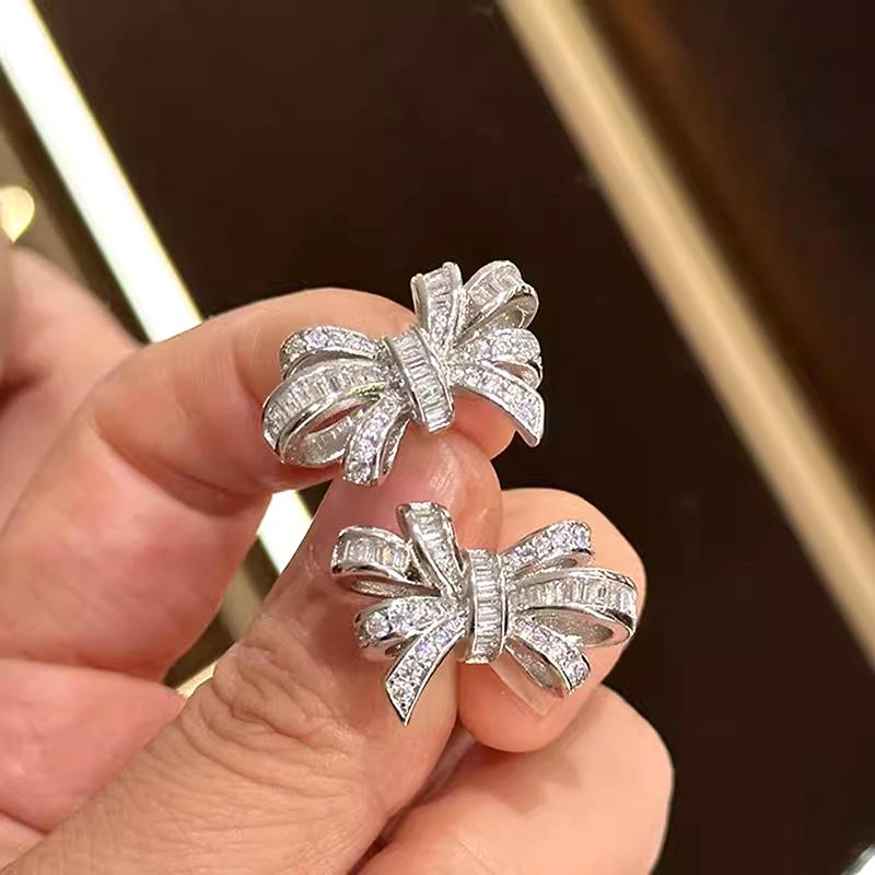 

Серьги-пусеты с бантом оригинального дизайна для женщин Изысканные принцессные аксессуары для ушей Полностью ослепительные камни CZ Новая эффектная бижутерия