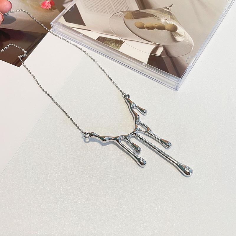 Women's Elegant Water Drop Tassel Pendant Necklace - Simple, Versatile Design