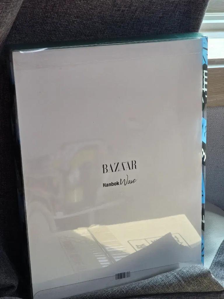 Park Bo-gum Harper's Bazaar Special Edition + Keyring Doll