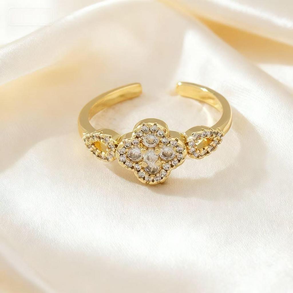Hollow Rhombus Two-Tone Diamond-Studded Four-Leaf Clover Zirconia Ring for Women