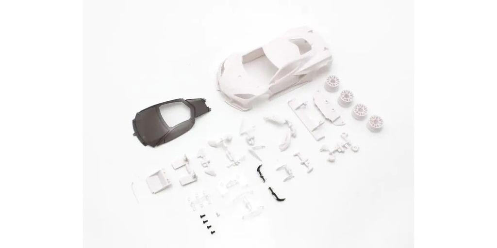 Kyosho Chevrolet Corvette White Body Set MZN215 C8.R (Unpainted/with Wheels)