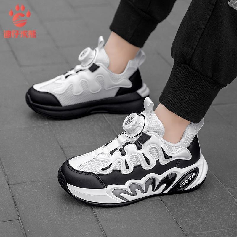 New style children's sneakers for boys, featuring a rotating buckle, breathable design, and a trendy "dad shoe" look, suitable for older children and
