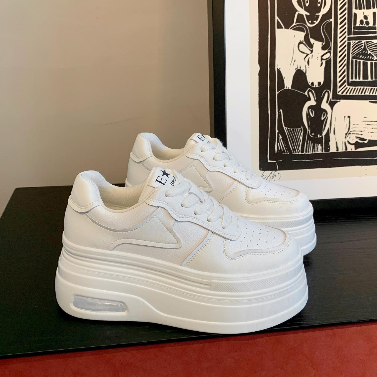 

Маленькие кожаные белые туфли на очень толстой подошве женские 2024 лето новая корейская версия 8 см увеличивающие рост туфли на платформе-маффин одинарная обувь 40 белый