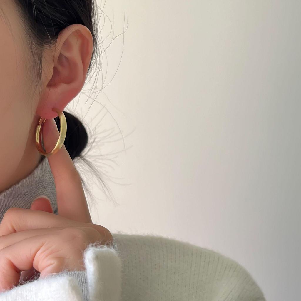 Brushed Metal Hoop Earrings: Unique, Exquisite, and Versatile Fashion for Women