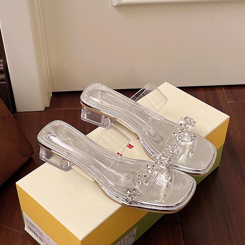 

2025 лето новый верхняя одежда квадратный носок яркая бриллиантовая цепочка прозрачное слово с кристаллом высокий каблук модные крутые шлепанцы женские 35 серебряный