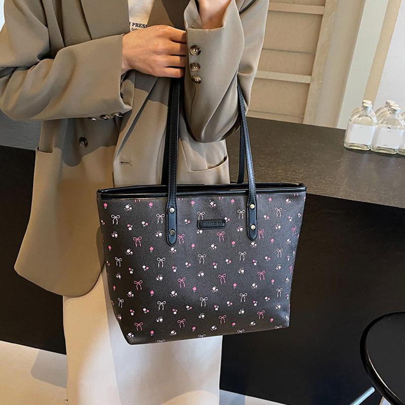 Cute and Sweet Cherry Print Tote Bag Niche Fashion Large Capacity Versatile Shoulder Bag For Women Travel Handbag Purse CLE