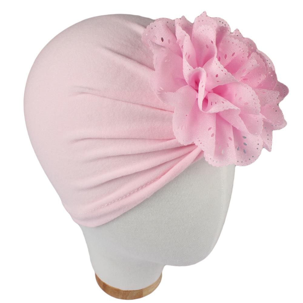 Baby-Knotenmütze im Bohème-Stil mit hohlem Blumendesign für Herbst und Winter