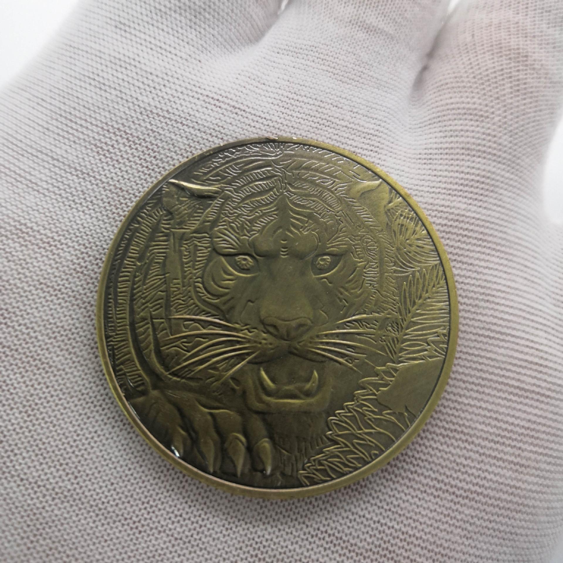 

Dragon tiger battle, coins, antique bronze, commemorative coins, relief tiger heads, commemorative medals