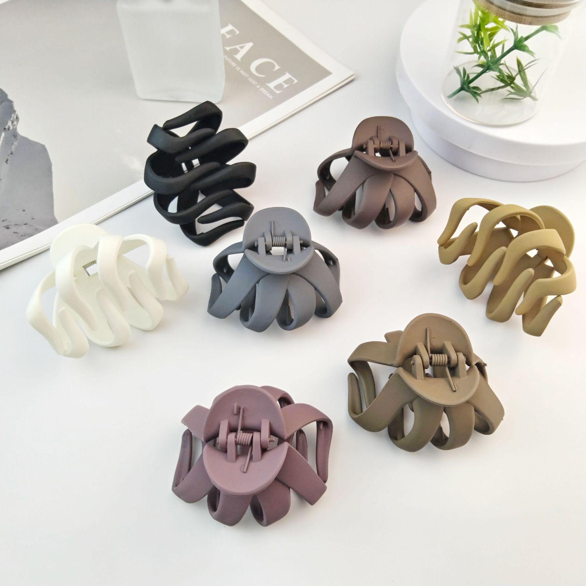 

6.5cm Solid Color Octopus Hair Claw Clip - Changeable Colors, Shark Spoon Design, Updo Hair Accessory.