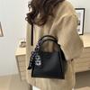 Women's Retro Korean-Style Leather Commuting Shoulder Bag with Detachable Strap & Magnetic Closure