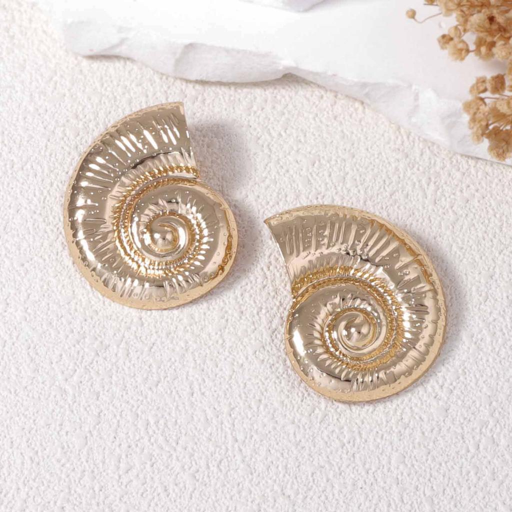 Vacation style retro marine animals exaggerated versatile metal conch stud earrings simple fashion daily commuter women