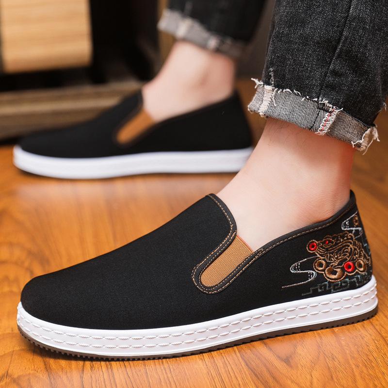 Black cloth shoes spring summer autumn ethnic style embroidery dragon Pixiu driving dad walking shoes
