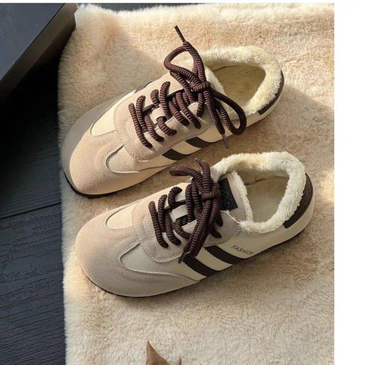 

Мягкие кожаные ретро немецкие кроссовки женские зимние 2024 новые бархатные круглые носки с плоской подошвой удобные теплые повседневные спортивные туфли 40