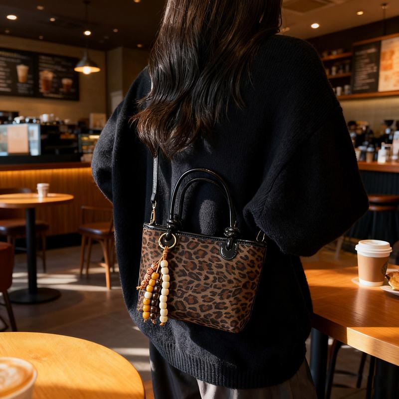 Fashionable Leopard Shoulder Bag Crossbody Handbag Matte Single Strap Handbag Versatile Design for Young Adults