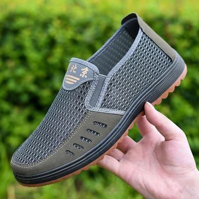Sommer alte Peking Tuch Schuhe Herren atmungsaktive Freizeitschuhe Oxblood Sohle Papa Schuhe mittleren Alters Anti-Geruch weichen Boden dünne Abschnitt Mesh Schuhe
