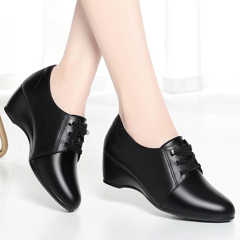 Fashion Mom Shoes Soft Sole Comfortable Singles Shoes Middle-Aged Flat Shoes Middle-Aged Elderly Wedge-Lace Leather Shoes Spring Style