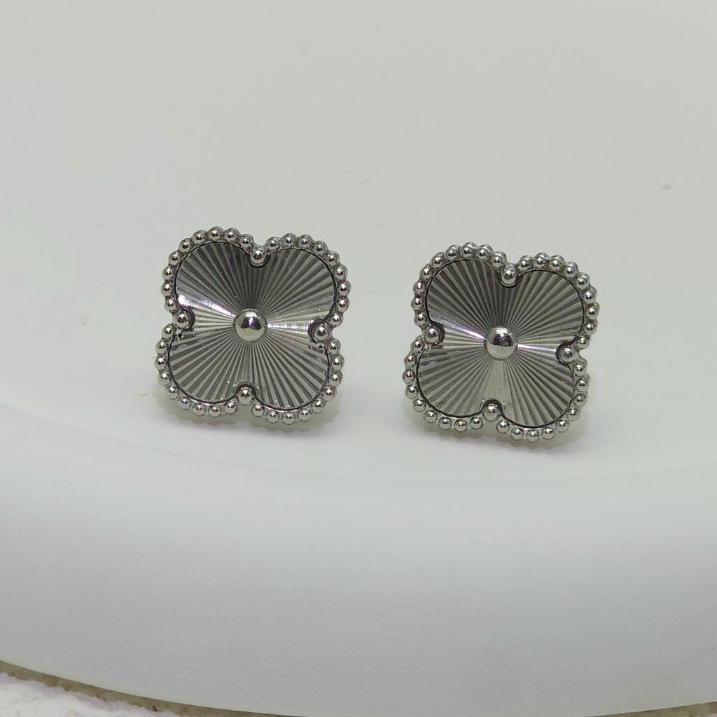 High Quality Titanium Steel Natural Mother-of-pearl Four-leaf Clover Earrings for Women 18K Fashion Premium Earrings