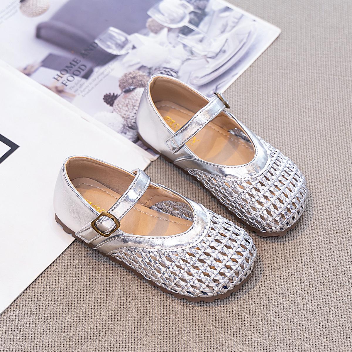 [Summer Girls Soft Sole Closed Toe Sandals Princess Kids Leather Shoes Girl Fashion Anti Collision Toe Cap] size 23 серебряный