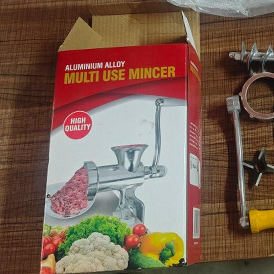 Großer Multifunktions-Fleisch- und Knoblauchwolf mit Wurstfüller und Chili-Hacker