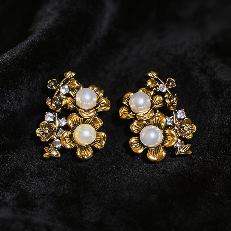 Women's Silver Needle Diamond Flower Pearl Ear Clips: Vintage Luxury Palace Style Earrings