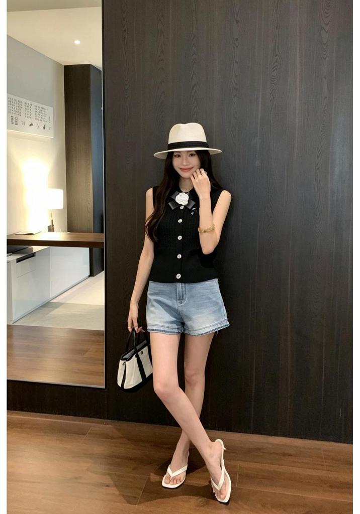 Elegant Slim Knit Vest with Large Floral Bow Accent