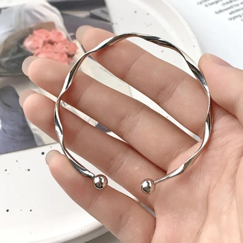 Silver Color Twisted Wave Bracelets Bangles For Women Hand Jewelry New Fashion Cuff Bangles Girl Simple Accessories Pulseras