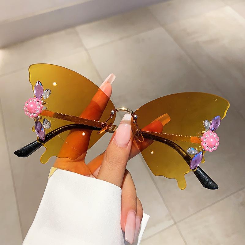 Luxury Designer Style Style Rimless Diamond Flower Butterfly Sun Glasses Glasses Ladies For Female Trendy Classic Party Travel Punk Sun Eyeglasses