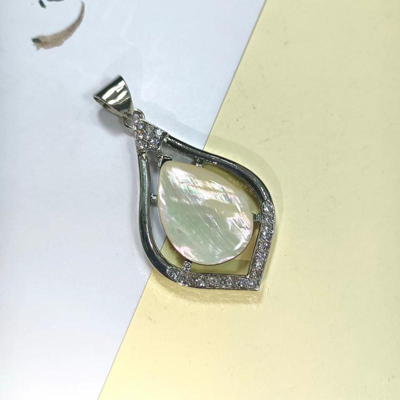 Geometric Shell Pendant Necklace With Abalone Beads And Gold Inlay For Fashion Jewelry Lovers
