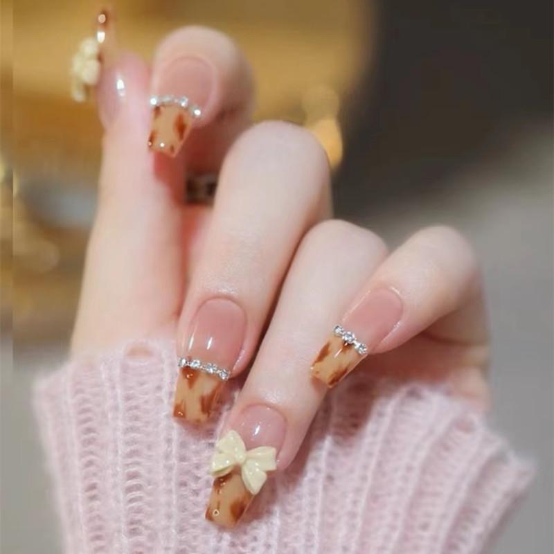 Toffee Luipaardprint Franse Tip Draagbare Nagels – Lange, Afneembare Nagellak Stickers