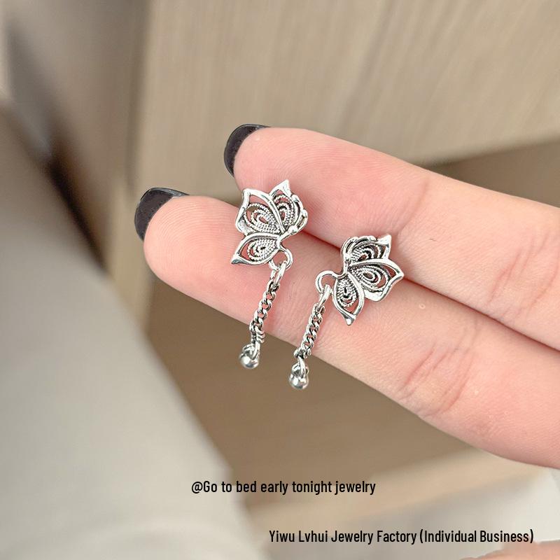 Butterfly Tassel Stud Earrings: Elegant Chinese Style for Women