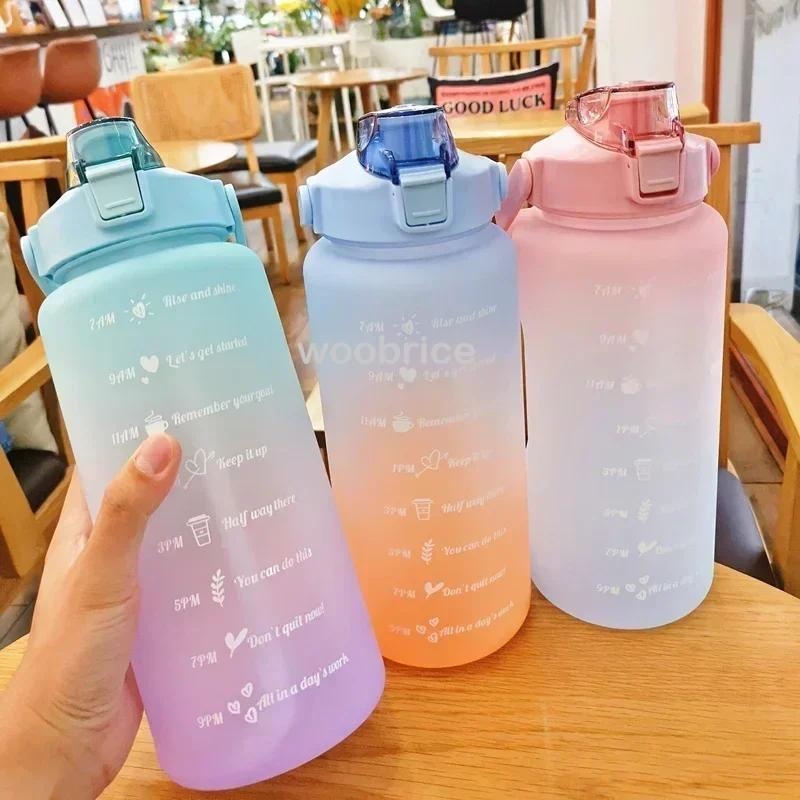 Bouteille d'eau 2 Litres Flasque en plastique Gym Grande capacité Sport Tasse colorée Boire Extérieur Voyage Portable Fitness Cruches Flasque