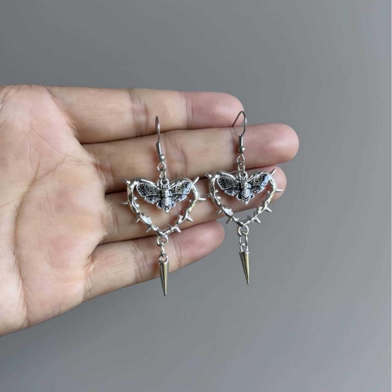 Dark Gothic Punk Heart-Shaped Black Moth Thorn Rivet Earrings