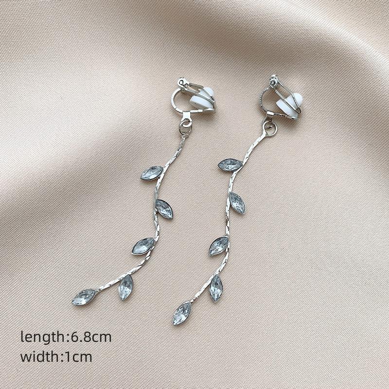 Neue Perlenblumen-Clip-On-Ohrringe mit langem Temperament, Perlenkette, Quaste, nicht durchdringende Ohrringe für Damen