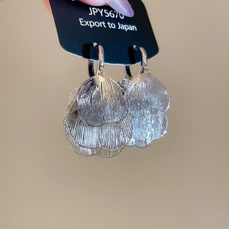 European and American hollow petal heart pendant, ear buckle, fashionable versatile earrings, earrings, light luxury high-end earrings, women