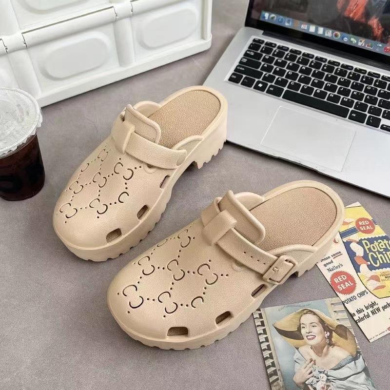 Neue rutschfeste erhöhende Hausschuhe Damen Vier-Jahreszeiten Outdoor-Bekleidung Trendige Mode Sandalen Taschenkopfschuhe atmungsaktiv