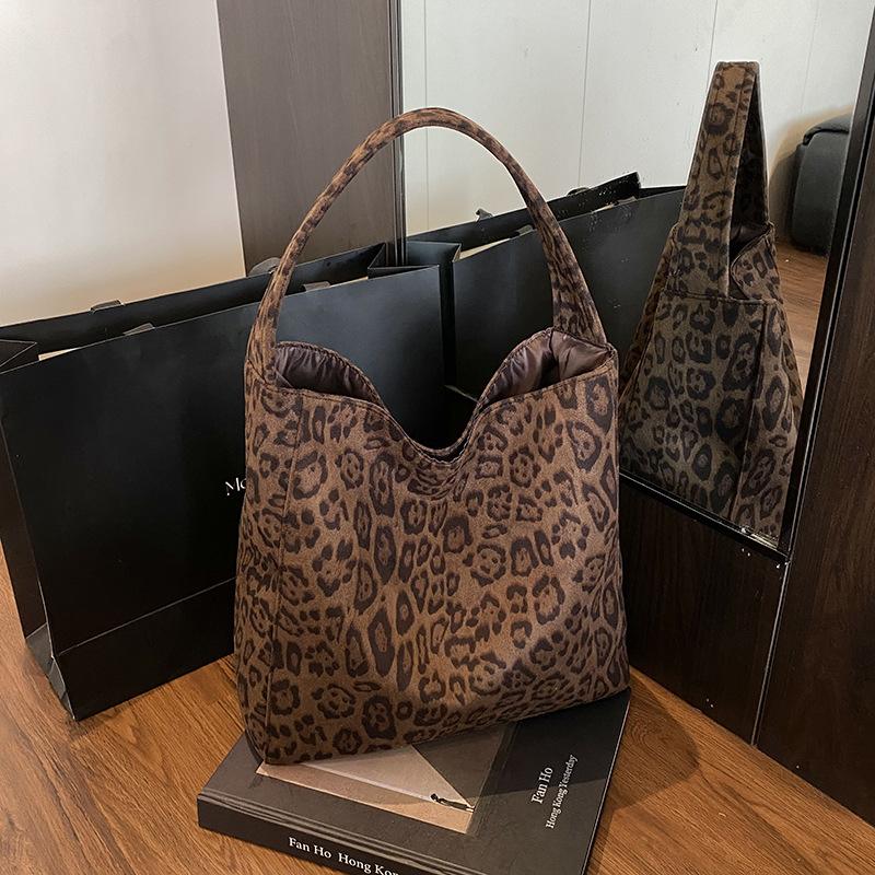 Tasche mit Leopardenmuster mit großer Kapazität, Damenmode, neue Herbst- und Winterkollektion, vielseitige Schultertasche im Retro-Pendlerstil