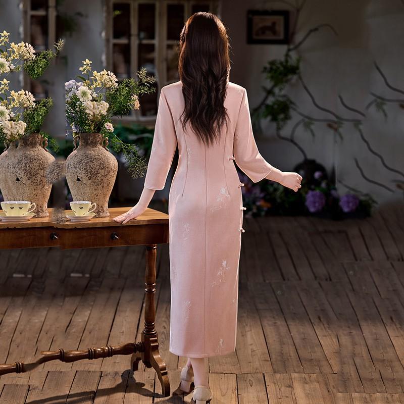 Pink Embroidered Chinese-Inspired Modern Cheongsam Dress Womens Slim Fit Long Sleeve Vintage Style